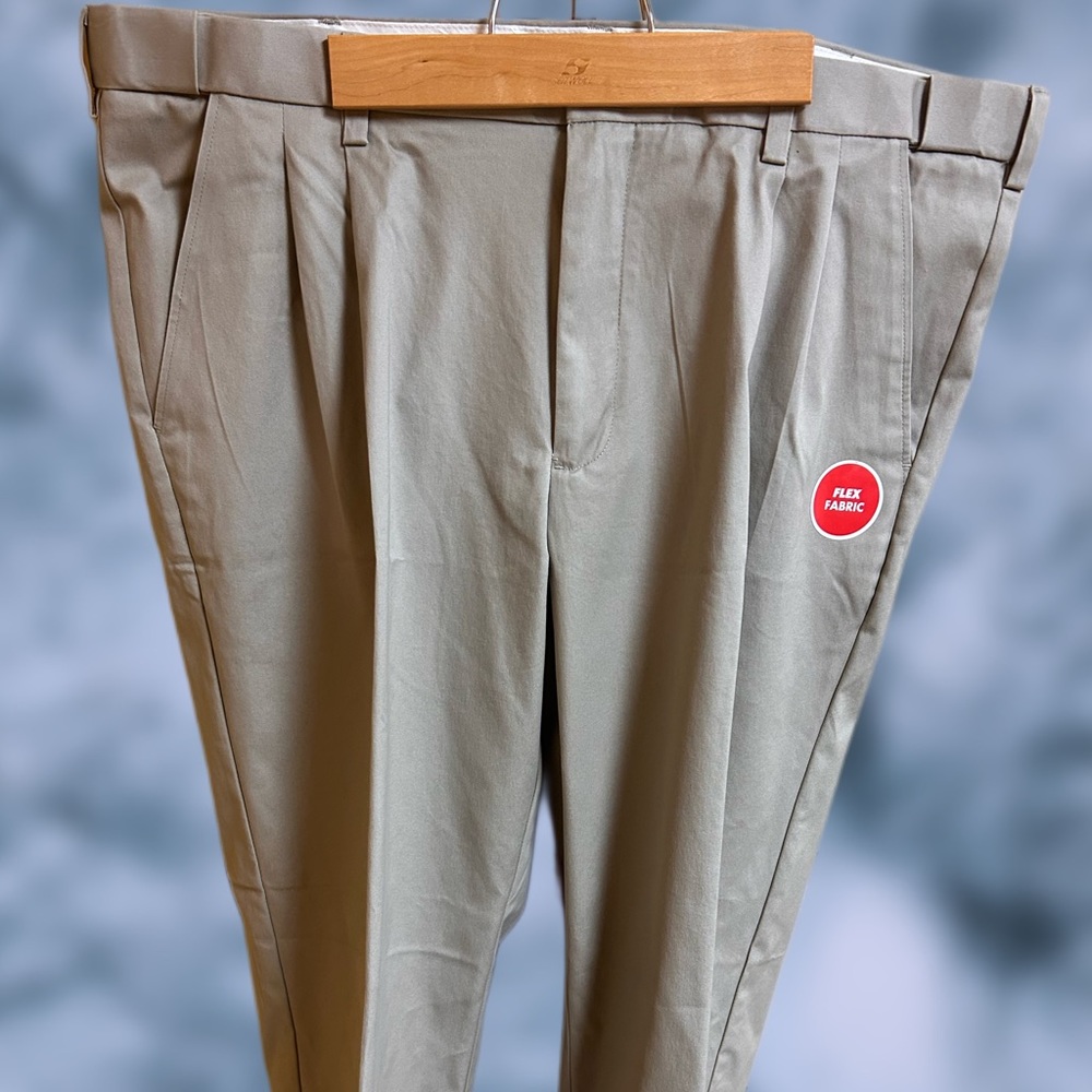 Men’s George Khaki Slack Dress Pants Size 40x30. New With Tags.